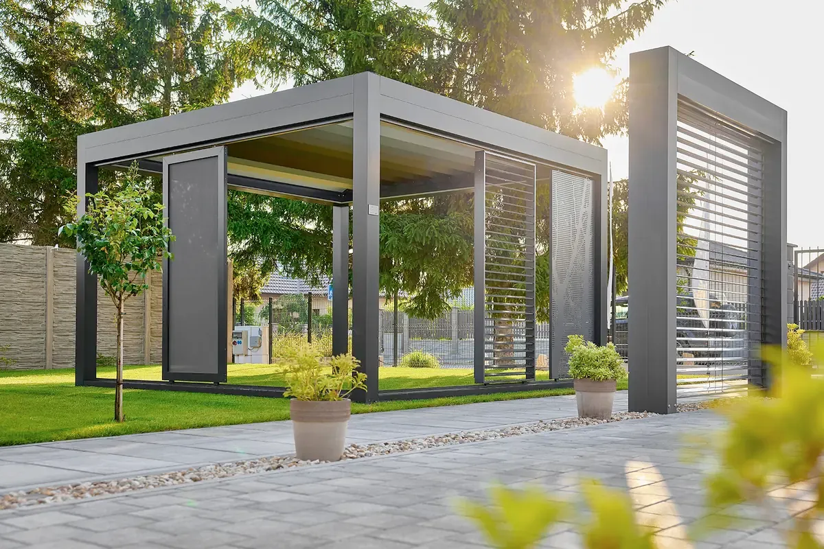 Pérgola bioclimática de aluminio con lamas orientables